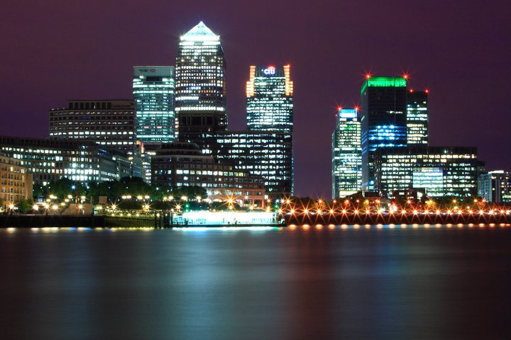 Potere (Canary Wharf from Canada Water).jpg